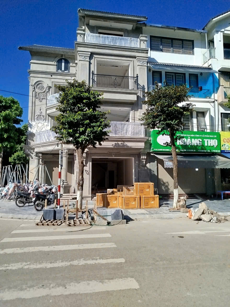 Mặt tiền biệt thự cổ điển tại Geleximco do Sefico thi công